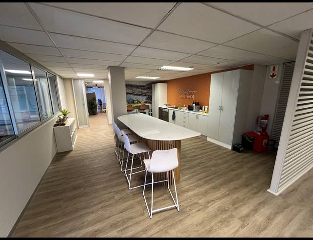 278M² OFFICE TO LET IN MOUILLE POINT